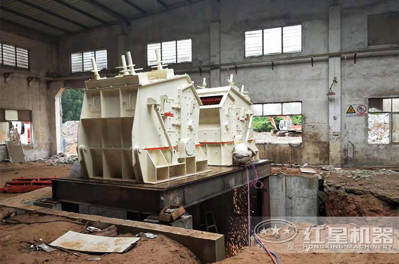 安徽客戶時產(chǎn)160噸電石破碎生產(chǎn)線現(xiàn)場 安徽客戶時產(chǎn)160噸電石破碎生產(chǎn)線現(xiàn)場