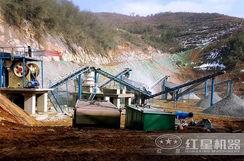 破碎石頭機(jī)加工現(xiàn)場(chǎng) 破碎石頭機(jī)加工現(xiàn)場(chǎng)